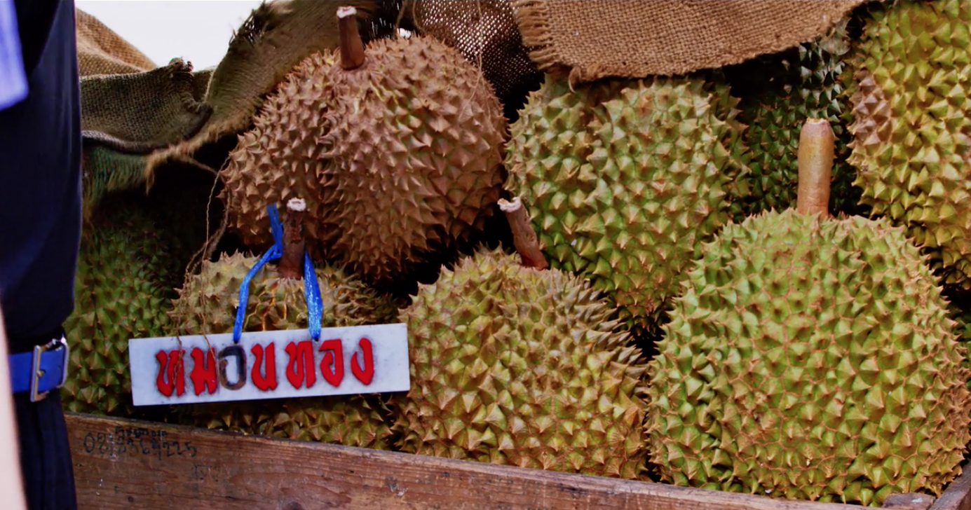 somebody feed phil khlong toie market durian